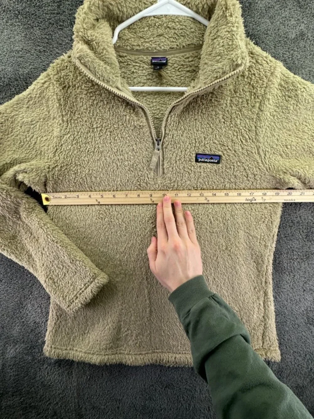 Patagonia Women’s Jacket Adult Medium Beige Fuzzy Soft Pullover W/ Logo Outdoors